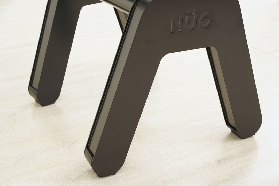 スタンドの足元